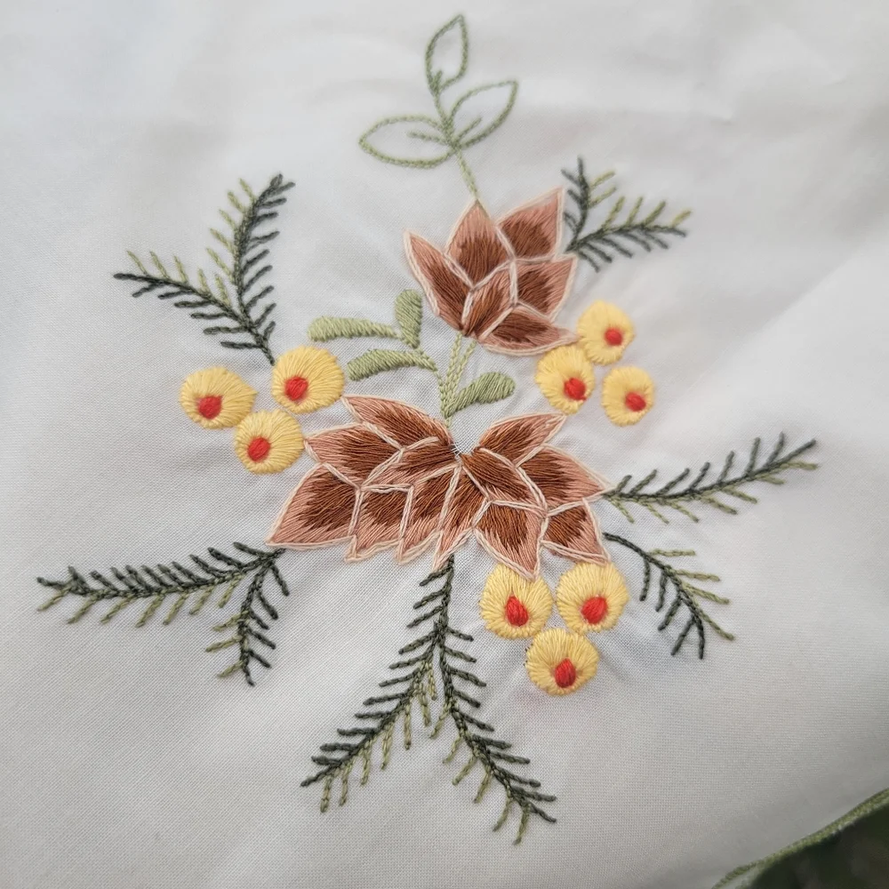 Vintage Table Linen Dresser Scarf ~ Embroidered Foliage~ Pinecones Berries